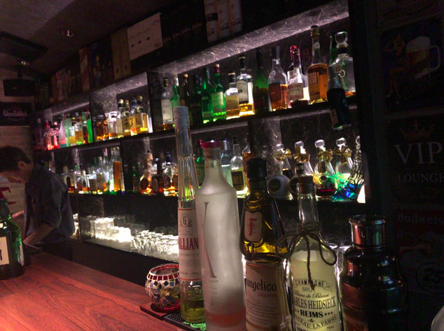 【バー ジェントル】100種以上のカクテルと心地よい空間で楽しむ大人の時間