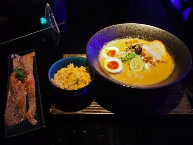 肉寿司、シンカキメシ、牡蠣白湯「koeru」+燻製玉子トッピング