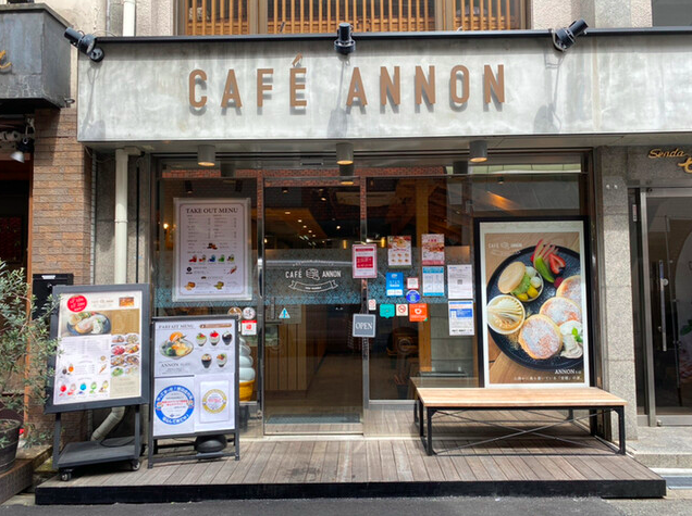 【カフェアンノン なんば】レトロ可愛いソーダと進化系パンケーキ