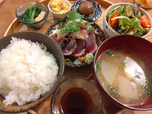 日替わり定食（カツオのたたき）