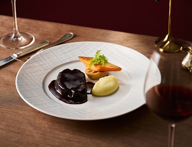 牛頬肉の赤ワイン煮