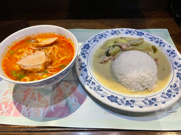 トムヤムビーフンと日替わりカレー