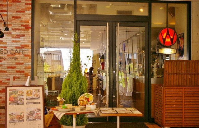 【WIRED CAFE 梅田NUchayamachi店】夜カフェに最適◎グリルもスイーツも充実の仕事がはかどるカフェ