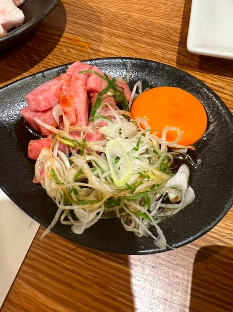 黒毛和牛の炙りユッケ