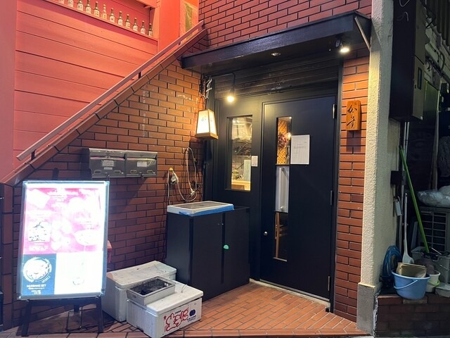 【鮨 からす 梅田店】赤酢と黒酢のシャリで味わう、小さなカウンターで贅沢寿司