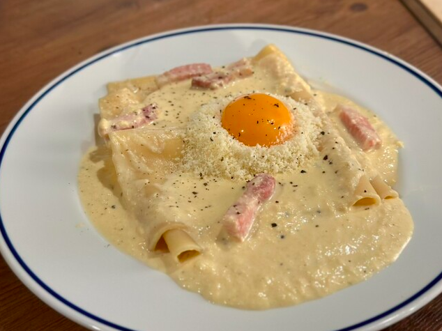 一枚麺のカルボナーラパスタ