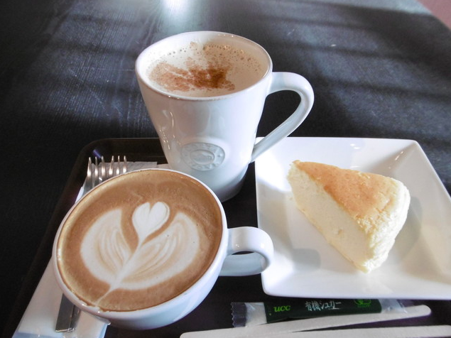 ドリンク大とチーズケーキ