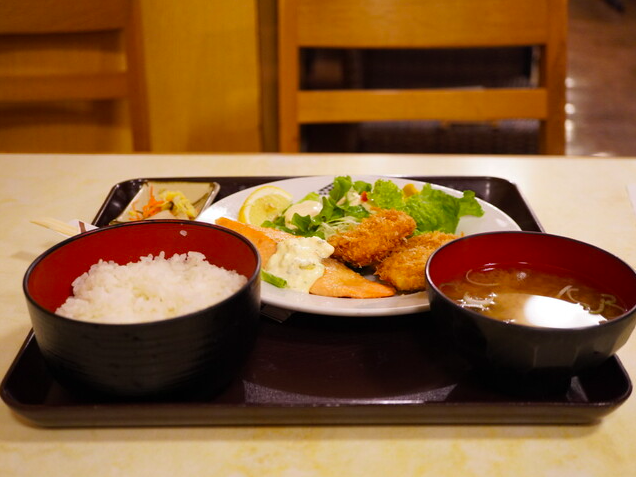 B定食 鮭のムニエルとヒレカツ