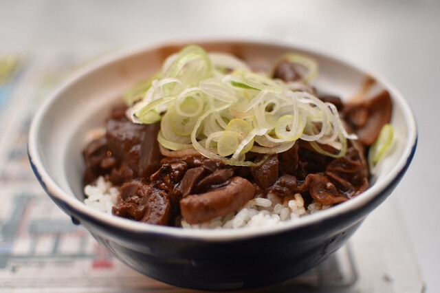 ホルモン丼