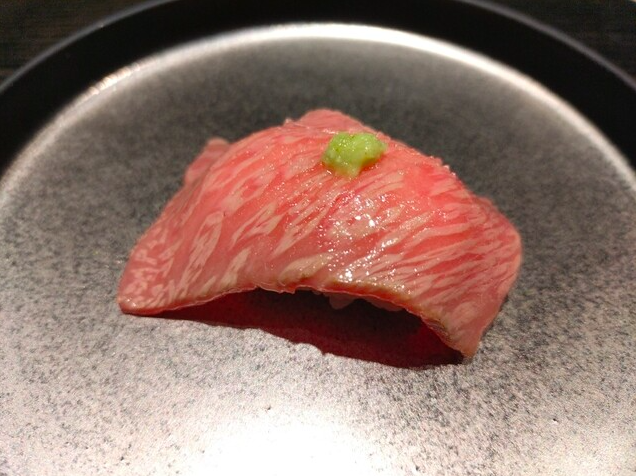 黒毛和牛の炙り寿司