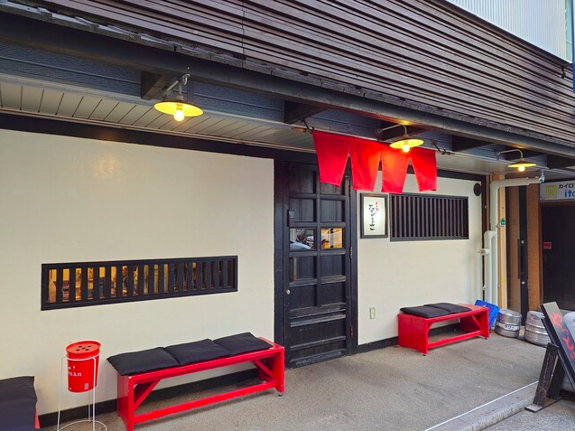 【もつ鍋ながまさ 博多本店】白味噌もつ鍋と呼子直送イカが主役の博多名物ディナー