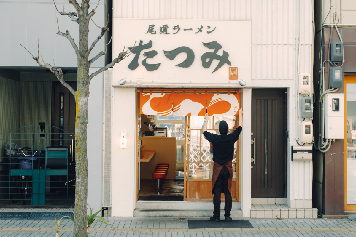 【尾道ラーメン たつみ】醤油の香りと背脂が織りなす尾道ラーメンの奥深い味わい