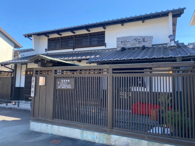 【かに屋】コシの強い手打ち麺&濃厚味噌だしを楽しむ！一宮の本格煮込みうどん