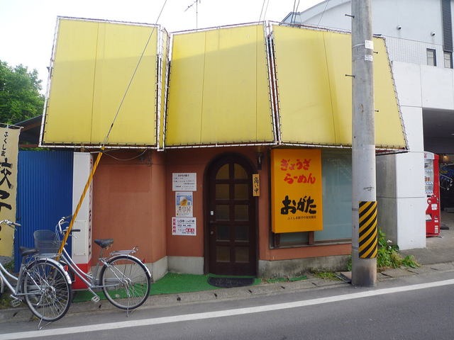 【おがた】湯上がりに立ち寄りたい円盤餃子のおいしい温泉街の食堂