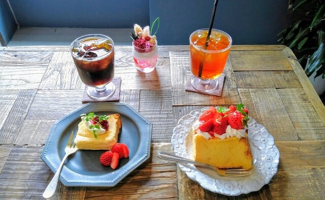 いちごサンドシフォン