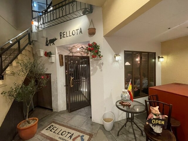 【ベジョータ ムアムア 烏丸三条店】ワインと相性抜群！生ハムとアヒージョが自慢の隠れ家バル