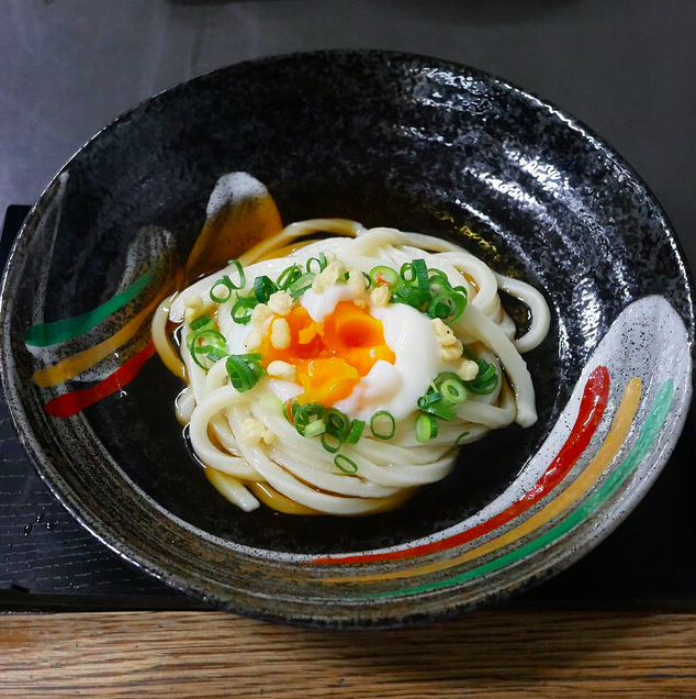 冷たいうどん+温泉卵トッピング