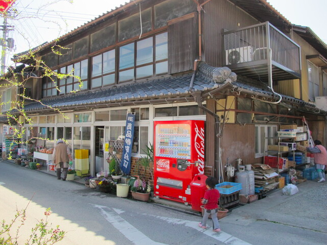 【須崎食料品店】出汁を使わず醤油で決まる！一杯に心をつかまれる朝のうどん体験