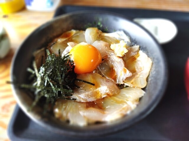 玉子のせヒラメヅケ丼