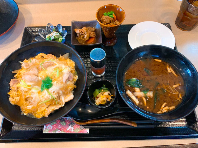 つゆだく 桜姫鶏親子丼