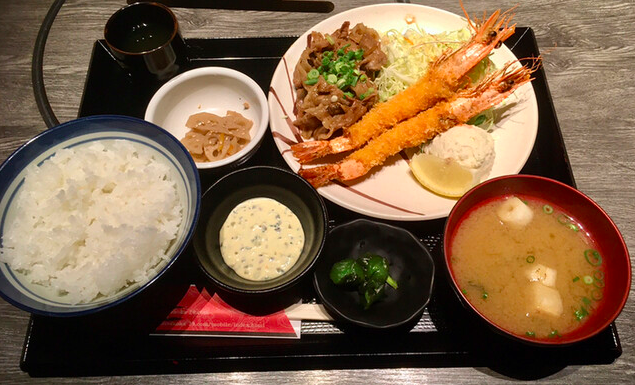 焼肉+エビフライのよくばりランチ