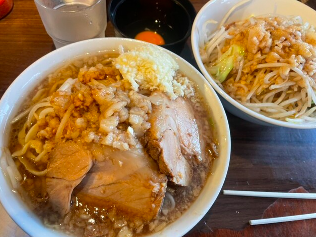 豚入　ヤサイニンニクマシマシ