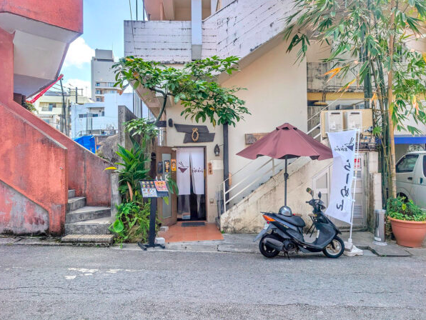 【麺屋 おがわら】店主手作りのこだわり器で味わう那覇の鶏白湯ラーメン体験