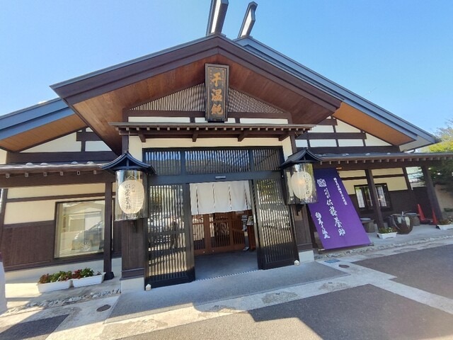 【佐藤養助 総本店】職人の技を間近で！伝統製法が息づく絶品うどん