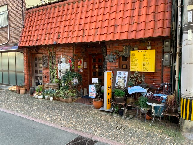 【銅八銭】長崎トルコライスと食べるミルクセーキが味わえる昭和レトロ喫茶