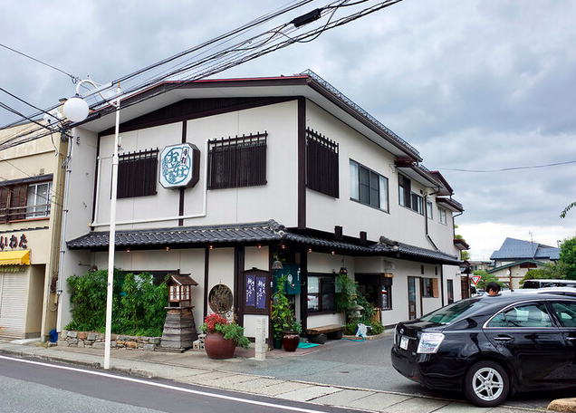 【そば処 庄司屋】江戸時代から受け継がれる製法で仕上げた二種そばを堪能