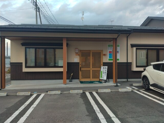 【そば処 一庵】揚げたて天ぷらと二種つゆが織りなす満足の一杯